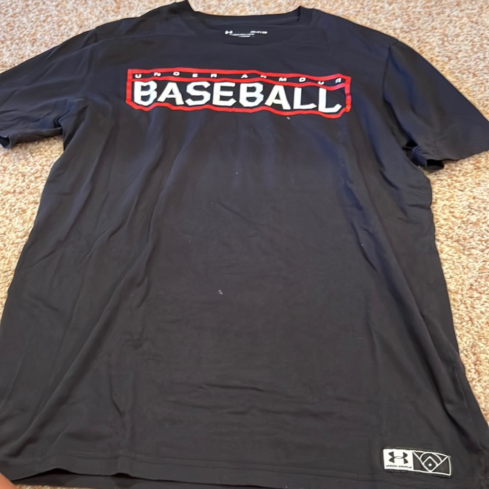 Under armor black please fit T-shirt heat gear fabric baseball